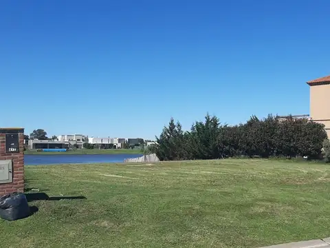 Terreno en Venta de 913,0 m2