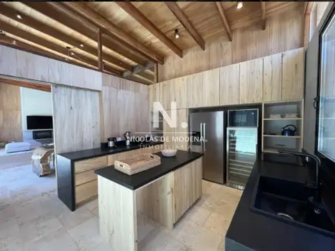 Casa 6 ambientes con 4 baños