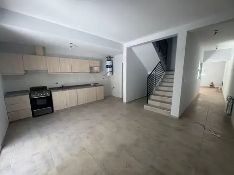 Casa 5 ambientes con 3 baños