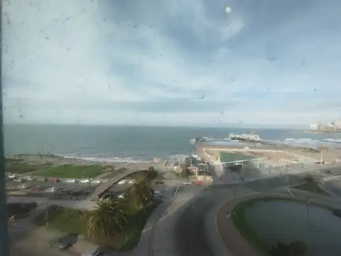 HERMOSO DEPARTAMENTO EN VENTA CON PLENA VISTA AL MAR.-