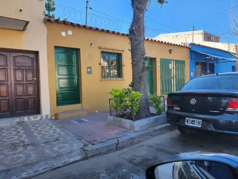 Muy lindo monoambiente a 7 cuadras del centro. Muy buen contexto vecinal.