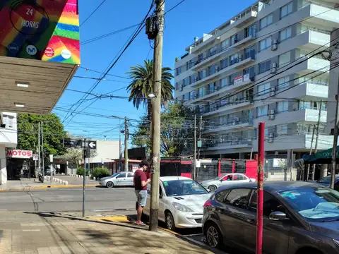 Local en Venta Via Púb.