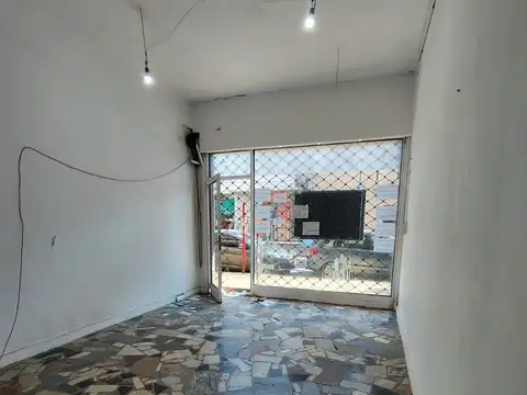 Local en Venta Via Púb.