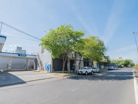 GRAN Propiedad con oficinas, depósitos y cocheras