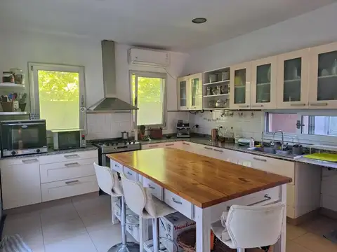 Casa en Venta en El Establo, USD 400.000