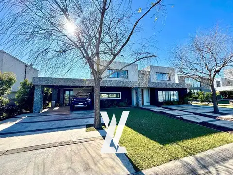 Casa en Barrio Privado San Benito, Villanueva, con Frente y Fondo al lago, Imperdible!