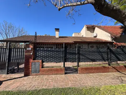 Oportunidad Vivienda Multifamiliar con gran parque y pileta