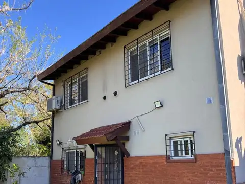 Casa en Venta con 3 cocheras