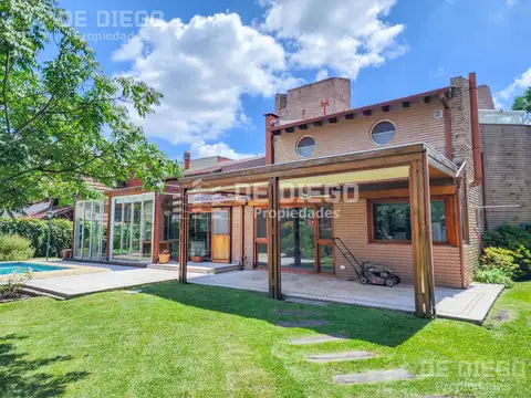 Apto crédito - Venta casa 5 ambientes doble lote, pileta y ascensor -  Country San Miguel de Ghiso,