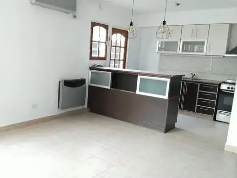 VENTA V.SARMIENTO DUPLEX 3 AMB COCHERA APTO CRED