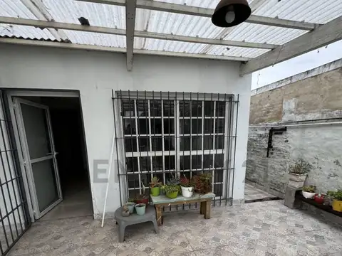 VENTA CASA, VILLA BALLESTER, 6 AMBIENTES, PILETA