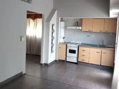 Casa en Alquiler en Rafael Calzada, $ 800.000