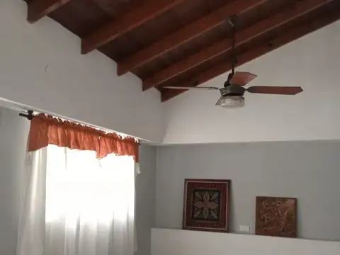 Casa en planta alta 2 dormitorios excelente ubicación