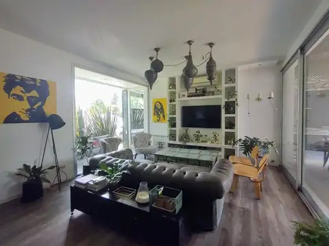 Casa en Venta con 3 cocheras