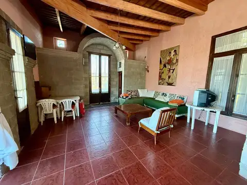 Casa 5 ambientes con 1 baño
