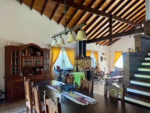 Casa en Venta con 3 cocheras