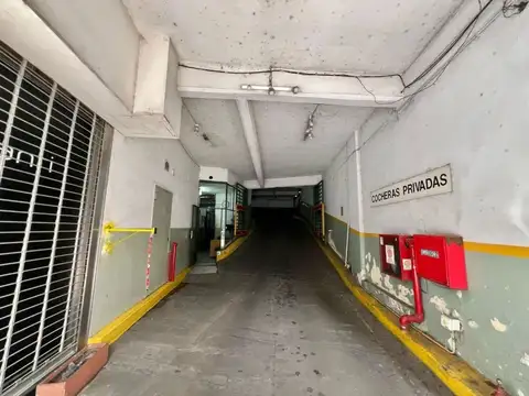 VENTA COCHERA FIJA EN BARRIO NORTE. GALLO y AGÜERO