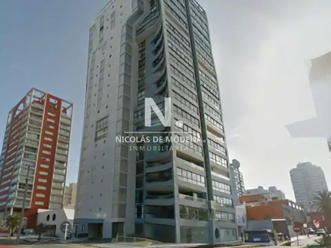 Apartamento de 3 dormitorios en Peninsula en venta - Punta del Este