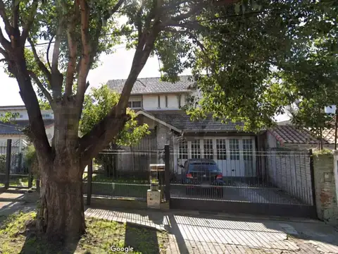 CASA EN VENTA 5 AMBIENTES CON AMPLIO LOTE  EN MONTE GRANDE