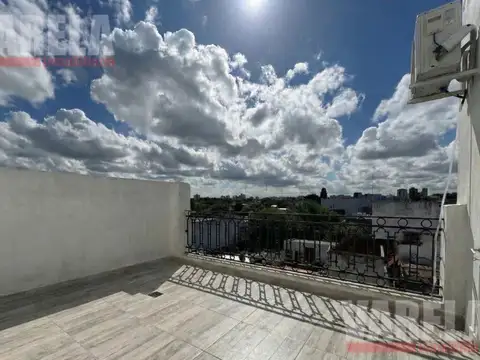 IMPECABLE DEPARTAMENTO CON BALCON TERRAZA EN EDIFICIO REMODELADO A NUEVOAlquiler$500.000 Exp$ 50.000