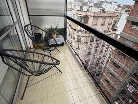 Departamento de 3 ambientes con cochera fija en Rodriguez Peña al 100