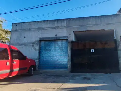 Casa 4 dormitorios con Local independiente en Villa Elvira