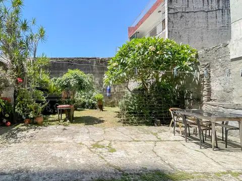 Constitución  al 1300 entre Ayacucho y Chacabuco