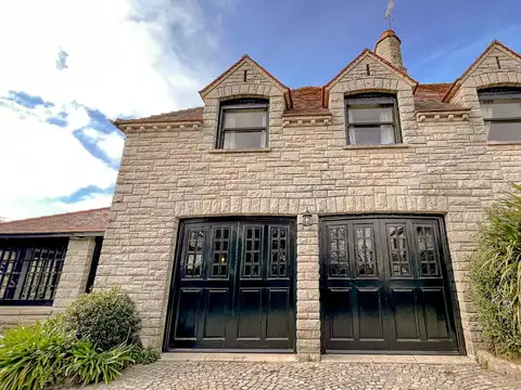 Casa en Venta con 4 cocheras