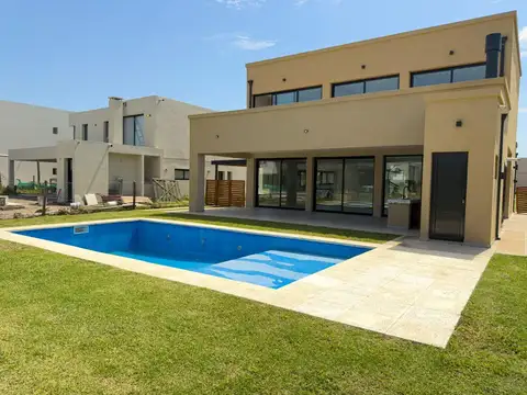 CASA 4 AMBIENTES BARRIO LAGOON PILAR VENTA