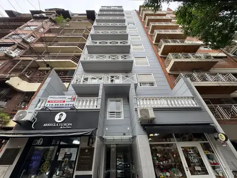 2 AMBIENTES SEMIPISO AMPLIO, LUMINOSO A 1 CUADRA  DEL SUBTE, VISTA ABIERTA.