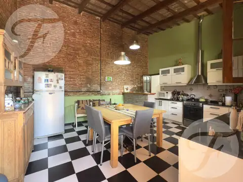 Casa con gran jardín y potencial en zona céntrica de San Pedro – 342 m² de lote propio - Permuta