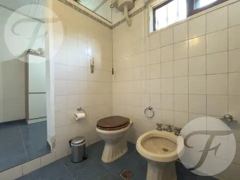 Casa con gran jardín y potencial en zona céntrica de San Pedro – 342 m² de lote propio - Permuta