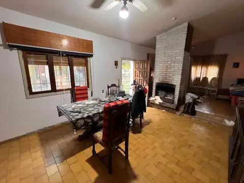 Casa en Venta con 3 cocheras