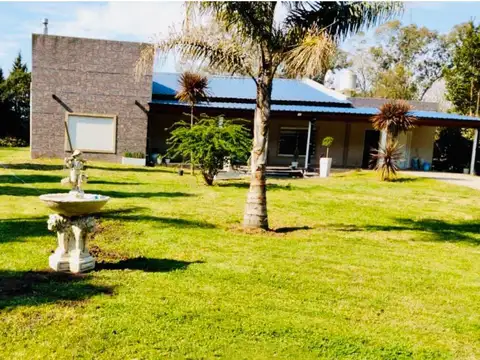 Moderna Casa Con Amplio Lote, Piscina Y Quincho En El Pato