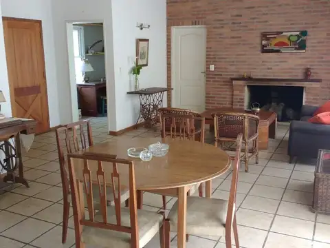 VENTA Casa 5 ambientes c/pileta en Los Cardales