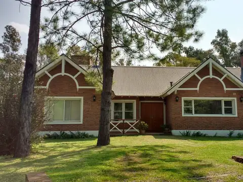 Casa 5 ambientes con 2 baños