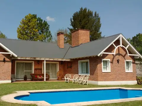 VENTA Casa 5 ambientes c/pileta en Los Cardales
