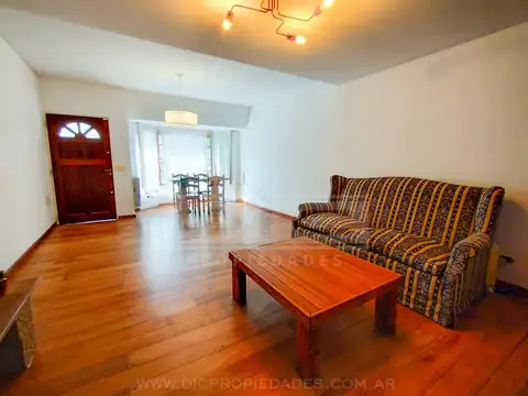 Ramon Castro al 2100 entre Avellaneda y Caseros