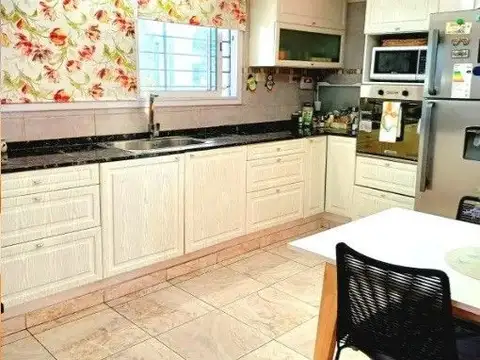 Casa de 4 ambientes, Pilar a metros de Panamericana Zona Champagnat