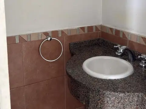 Casa en Alquiler con 1 cochera