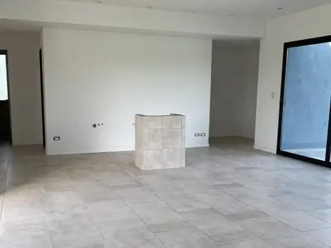 Casa 5 ambientes con 4 baños