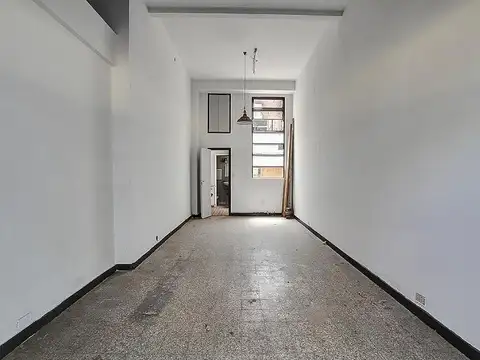 Este encantador local comercial de 35 metros cuadrados en Santa Fe 5187 te ofrece la oportunidad pe