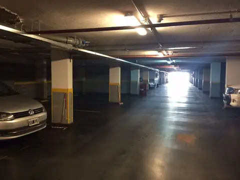 VENTA COCHERA CON BAULERA EN FONTANAS DEL SUR