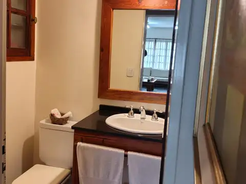 OPORTUNIDAD: AMOBLADA - A RECICLAR - 2 SUITES Y DOS DORMITORIOS EN PLANTA ALTA - QUINTO EN PLANTA BAJA - PLAY EN SEGUNDA PLANTA.