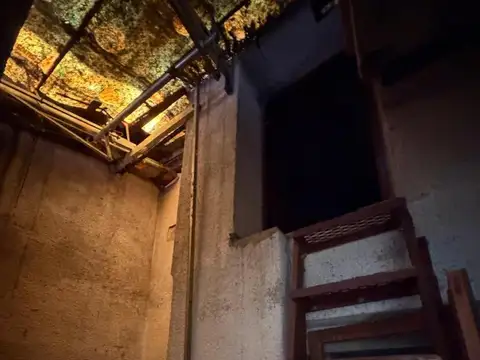 Pueyrredon 1456 "Casa de pasillo a reciclar"