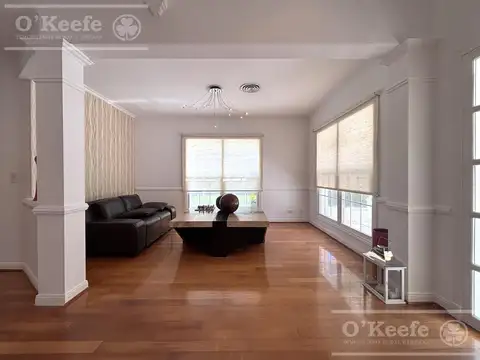 Casa en Venta con 3 cocheras