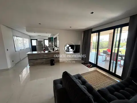 Casa en Venta con 4 cocheras