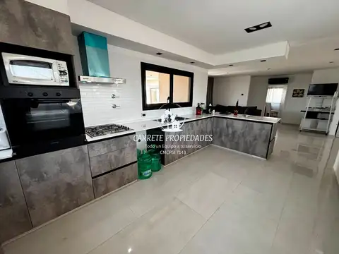 Casa 4 ambientes con 3 baños