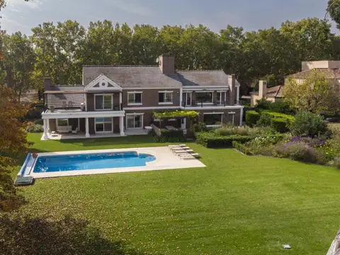 Casa en  MARTINDALE COUNTRY CLUB FRENTE A CANCHA DE POLO