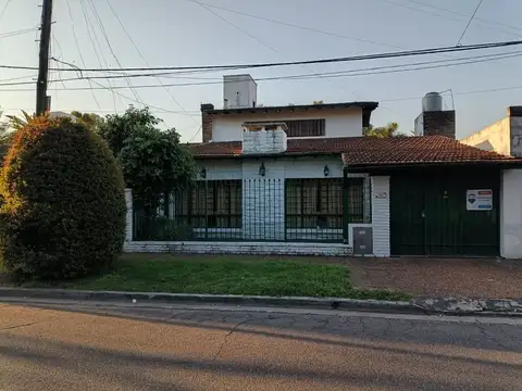 Venta Casa 4 ambientes en Castelar Norte